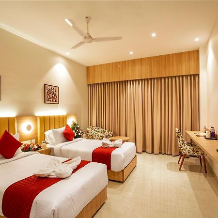 Hotel Grand Avenue Pambadi Экстерьер фото